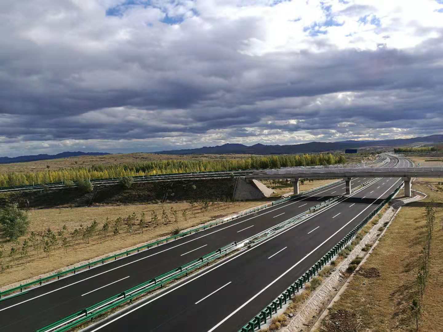 6.內蒙古丹東至錫林浩特國家高速公路（大板至經棚段）.jpg